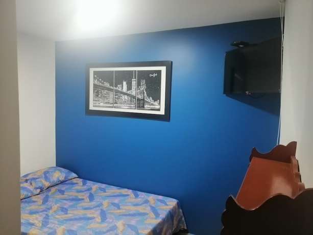 Imagen de la habitación del Hotel Hostal Avanza. Foto 4