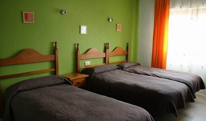 Imagen de la habitación del Hotel Hostal Avenida, Arenas de San Pedro. Foto 17