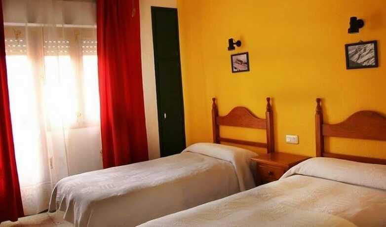 Imagen de la habitación del Hotel Hostal Avenida, Arenas de San Pedro. Foto 20