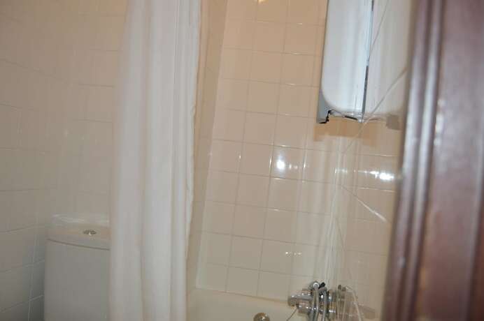Imagen de la habitación del Hotel Hostal Avenida Cuenca. Foto 17