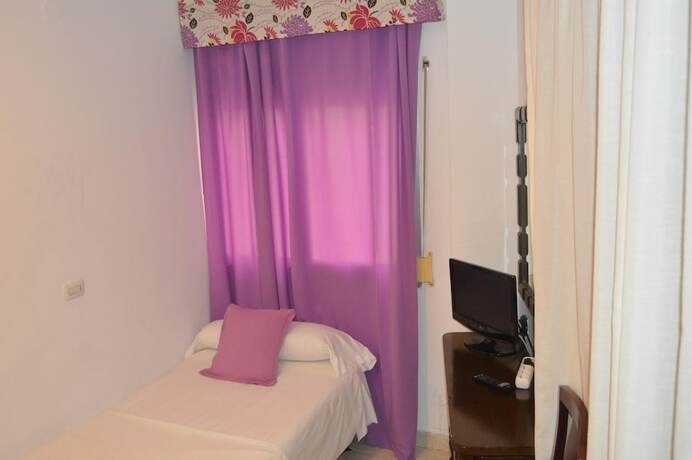 Imagen de la habitación del Hotel Hostal Avenida Cuenca. Foto 18