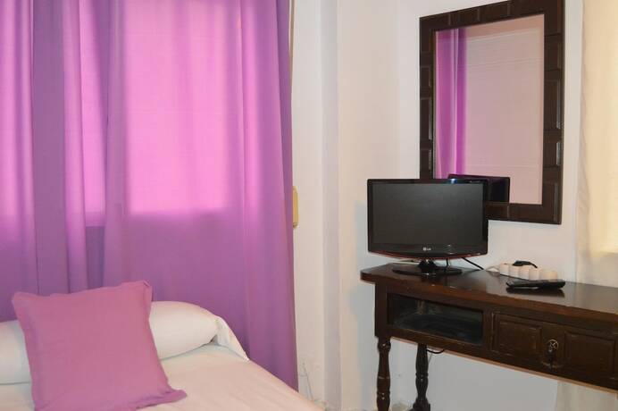 Imagen general del Hotel Hostal Avenida Cuenca. Foto 3