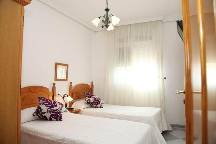 Imagen general del Hotel Hostal Avenida, Tabernas. Foto 10