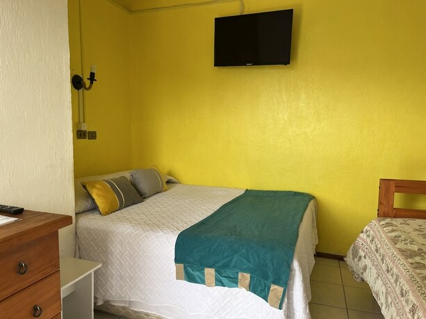 Imagen de la habitación del Hotel Hostal Avenue. Foto 5