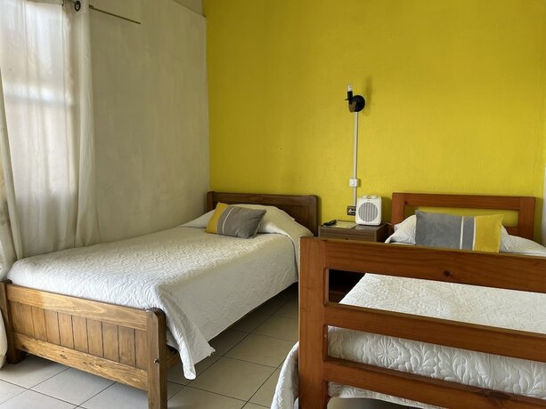 Imagen de la habitación del Hotel Hostal Avenue. Foto 6