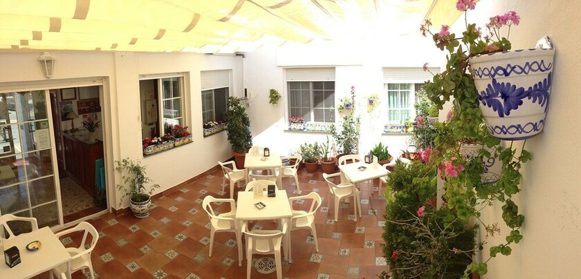 Imagen general del Hotel Hostal Azul. Foto 14