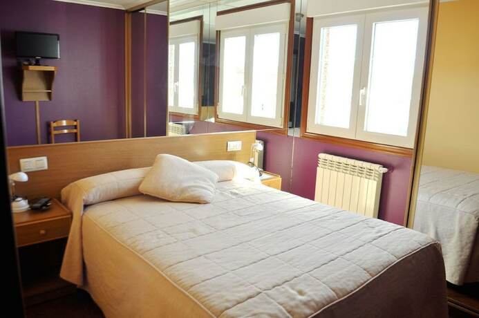 Imagen de la habitación del Hotel Hostal Bah&iacute;a. Foto 16