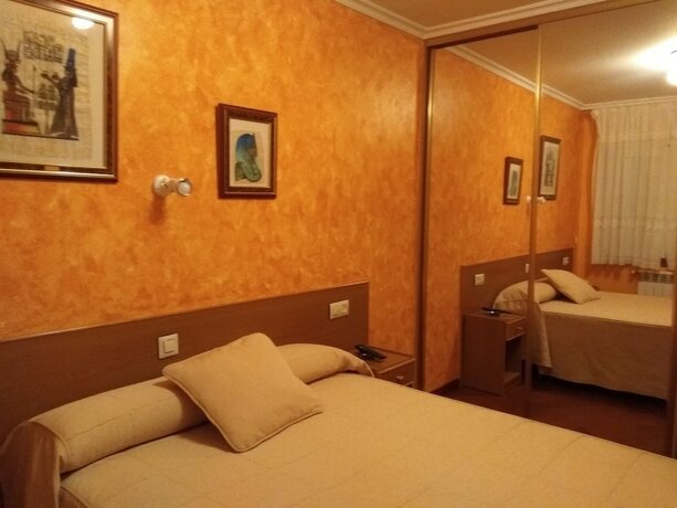 Imagen de la habitación del Hotel Hostal Bah&iacute;a. Foto 19