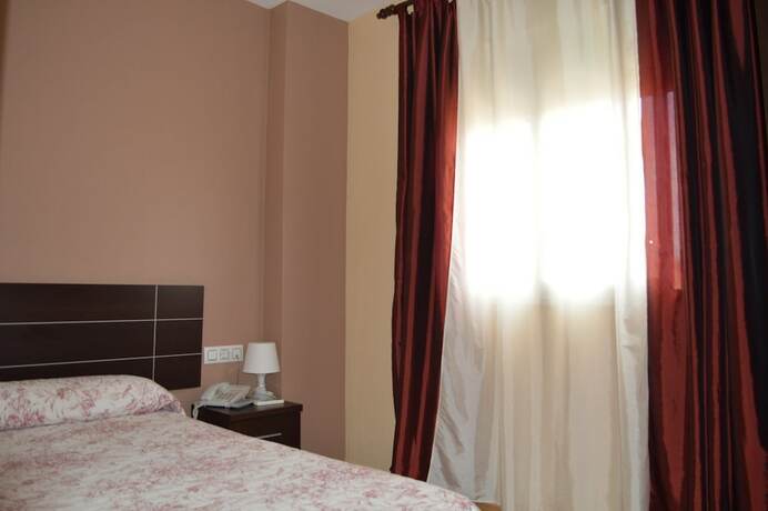 Imagen de la habitación del Hotel Hostal Balc&oacute;n de Extremadura. Foto 15