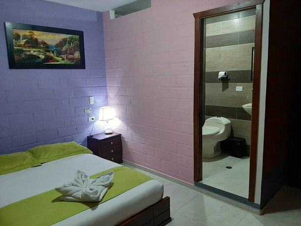 Imagen de la habitación del Hotel Hostal Balcon del Cielo. Foto 15