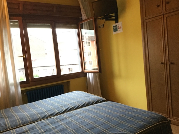 Imagen de la habitación del Hotel Hostal Café Español. Foto 8