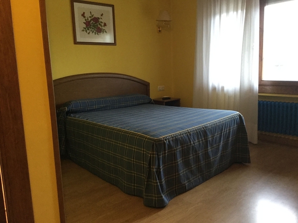 Imagen de la habitación del Hotel Hostal Café Español. Foto 10