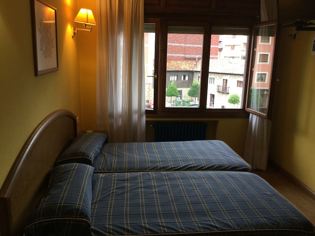 Imagen de la habitación del Hotel Hostal Café Español. Foto 13