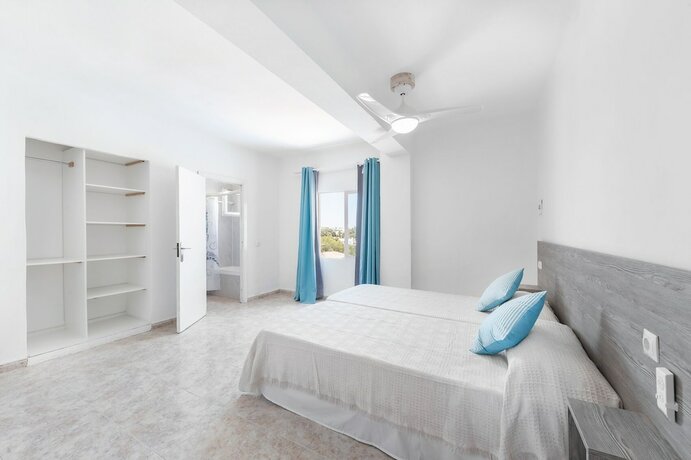 Imagen general del Hotel Hostal Cala Llombards. Foto 3