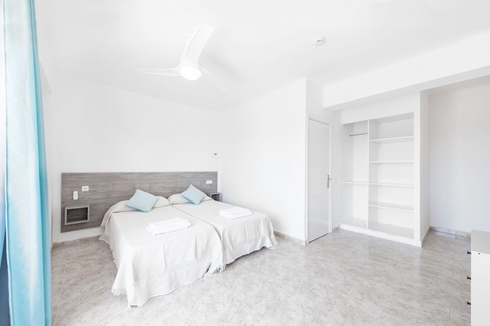 Imagen general del Hotel Hostal Cala Llombards. Foto 5