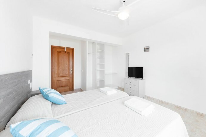 Imagen general del Hotel Hostal Cala Llombards. Foto 6