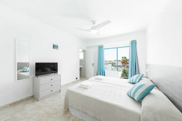 Imagen general del Hotel Hostal Cala Llombards. Foto 7