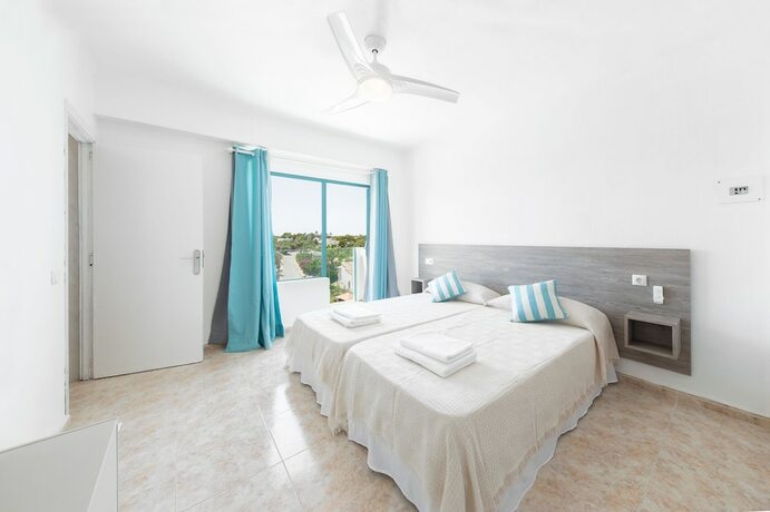 Imagen general del Hotel Hostal Cala Llombards. Foto 8