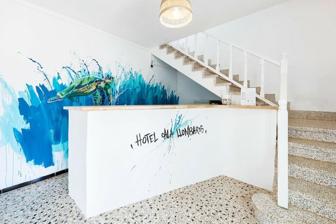 Imagen general del Hotel Hostal Cala Llombards. Foto 10