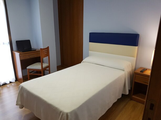 Imagen de la habitación del Hotel Hostal Camelot. Foto 15