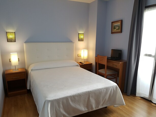 Imagen de la habitación del Hotel Hostal Camelot. Foto 20