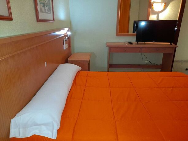 Imagen general del Hotel Hostal Carlos III. Foto 11