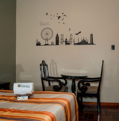 Imagen de la habitación del Hotel Hostal Carlos Tenaud. Foto 5