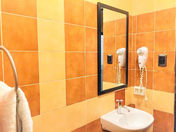 Imagen de la habitación del Hotel Hostal Carlos Tenaud. Foto 7