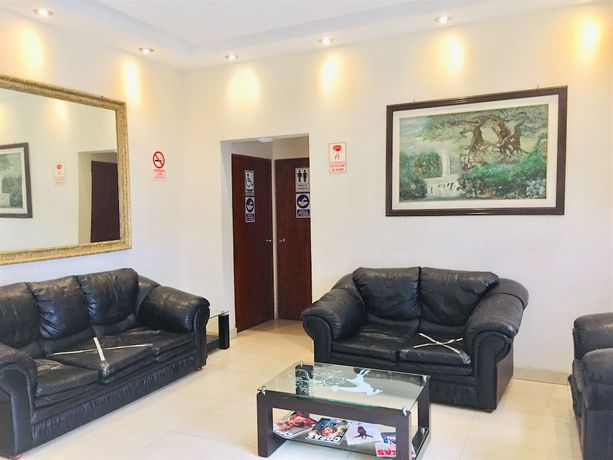 Imagen de los interiores del Hotel Hostal Carlos Tenaud. Foto 18