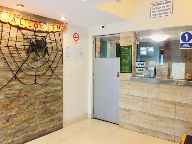 Imagen de los interiores del Hotel Hostal Carlos Tenaud. Foto 19