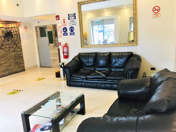 Imagen de los interiores del Hotel Hostal Carlos Tenaud. Foto 20