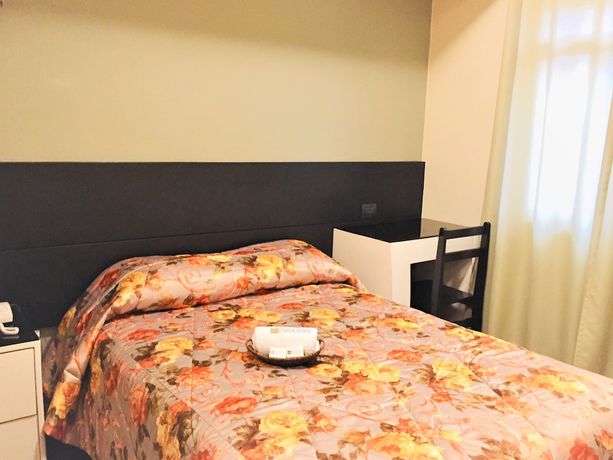 Imagen de la habitación del Hotel Hostal Carlos Tenaud. Foto 13