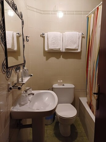 Imagen general del Hotel Hostal Casa Chore by gaiarooms. Foto 5