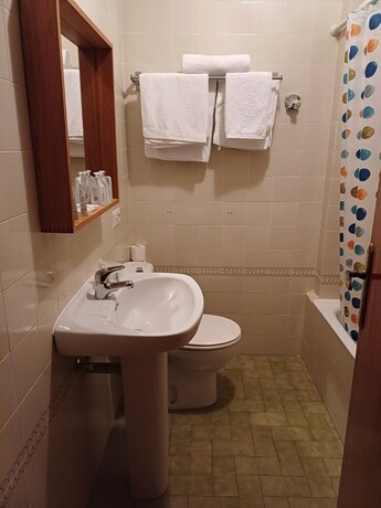 Imagen de la habitación del Hotel Hostal Casa Chore by gaiarooms. Foto 17