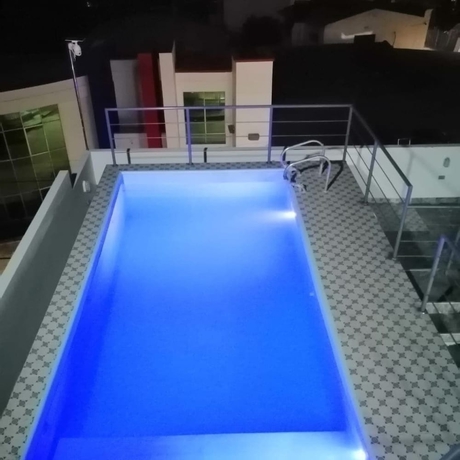 Imagen de la piscina del Hotel Hostal Casa Familiar Josi. Foto 13