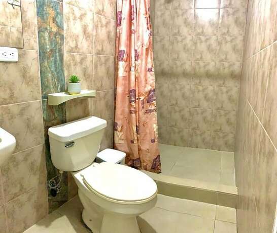 Imagen de la habitación del Hotel Hostal Casa Latina. Foto 17