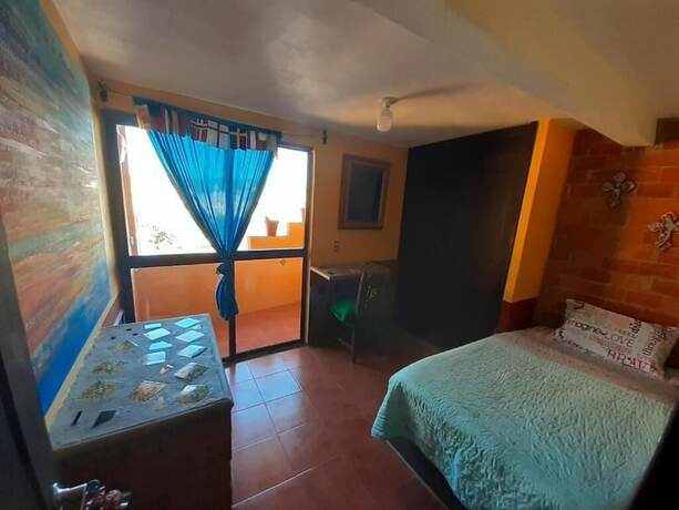 Imagen de la habitación del Hotel Hostal Casa de Dante. Foto 12