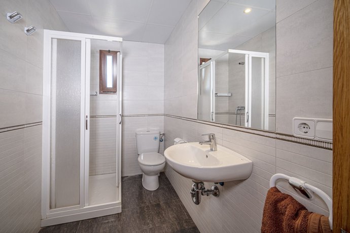 Imagen de la habitación del Hotel Hostal Castell de Lô. Foto 6