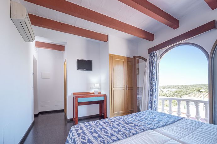 Imagen de la habitación del Hotel Hostal Castell de Lô. Foto 17