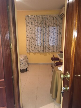 Imagen de la habitación del Hotel Hostal Castilla. Foto 18