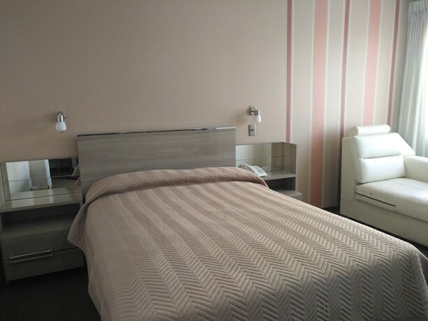 Imagen de la habitación del Hotel Hostal Costa de Marfil. Foto 15
