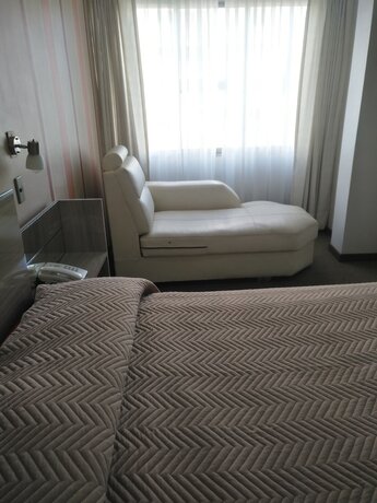 Imagen de la habitación del Hotel Hostal Costa de Marfil. Foto 19