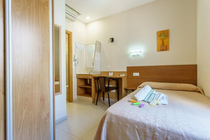 Imagen de la habitación del Hotel Hostal Costabella. Foto 14