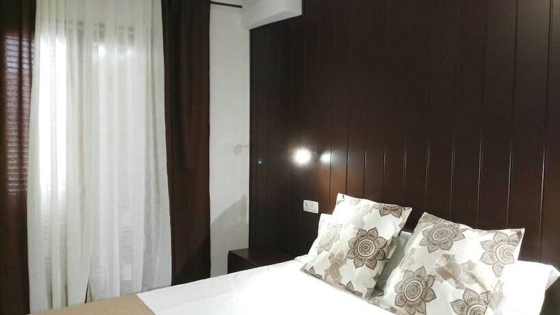Imagen de la habitación del Hotel Hostal Creus. Foto 13