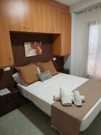 Imagen de la habitación del Hotel Hostal Creus. Foto 15