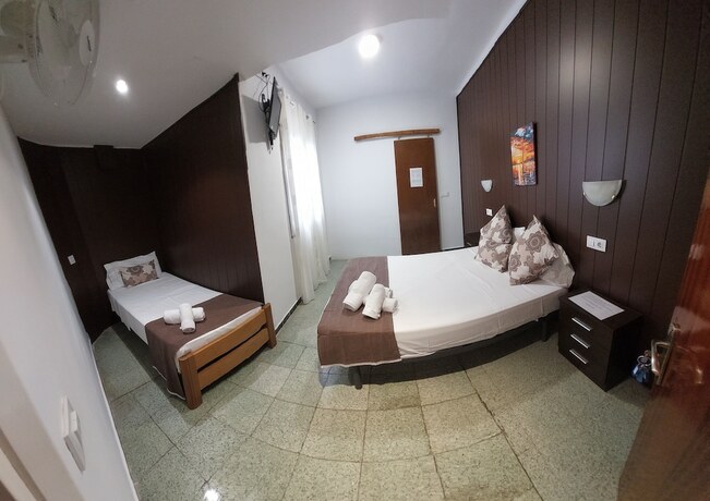 Imagen de la habitación del Hotel Hostal Creus. Foto 16