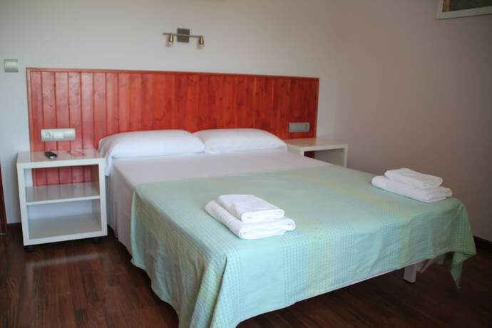 Imagen de la habitación del Hotel Hostal Cruce. Foto 18