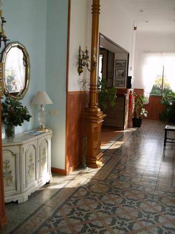 Imagen general del Hotel Hostal Del Sol. Foto 11