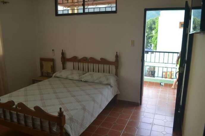 Imagen general del Hotel Hostal Dumbira. Foto 9