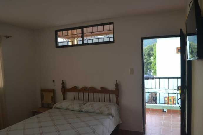 Imagen general del Hotel Hostal Dumbira. Foto 11